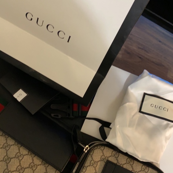 Gucci GG Supreme Belt Bag - Picture 2 of 10